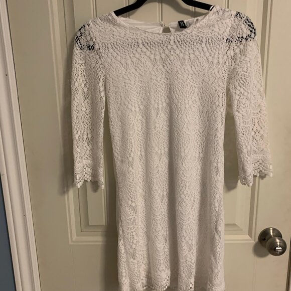 Divided White Lace Dress - Picture 4 of 9